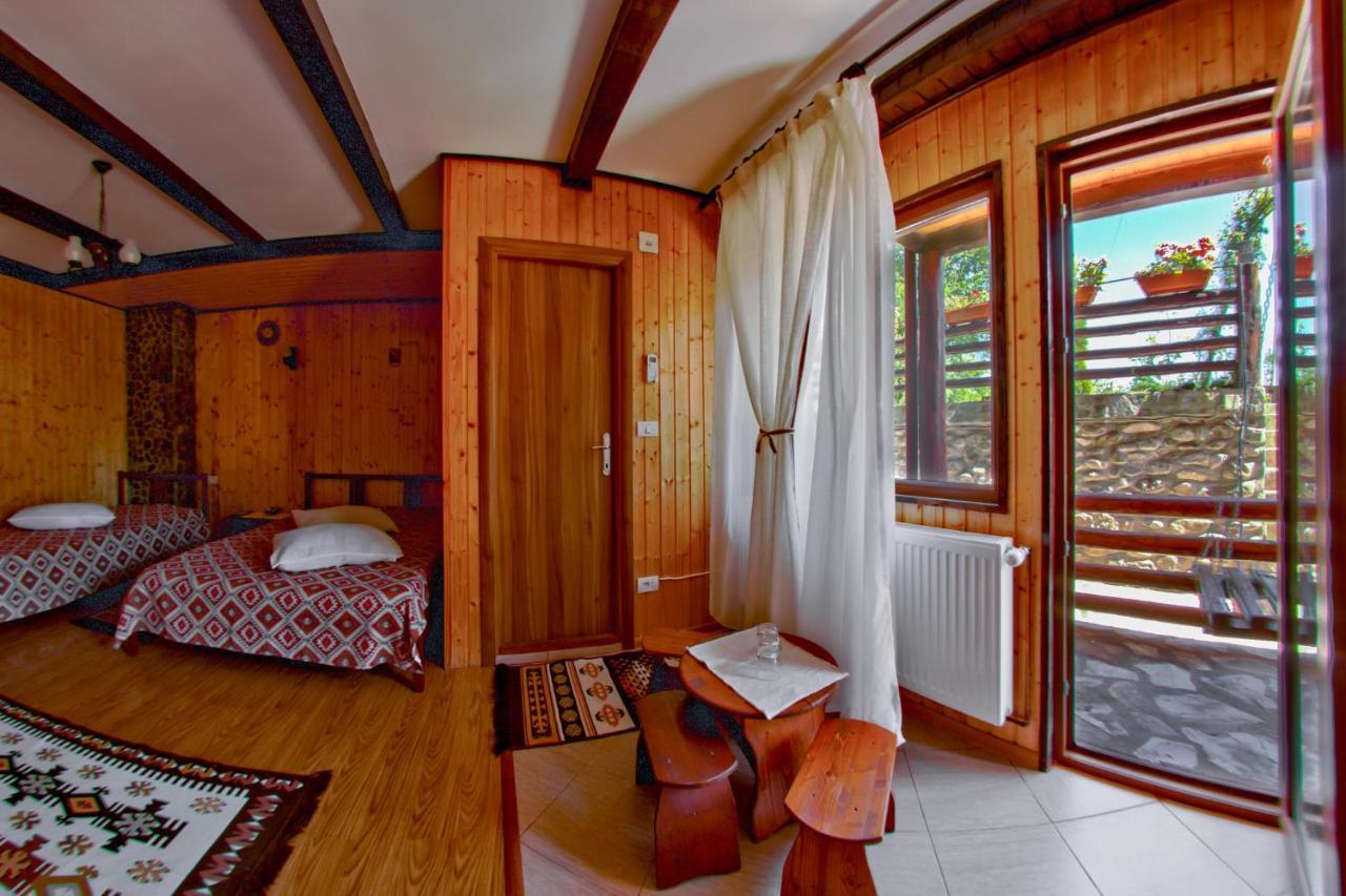 Hotel Pensiunea La Maria Poenari Esterno foto