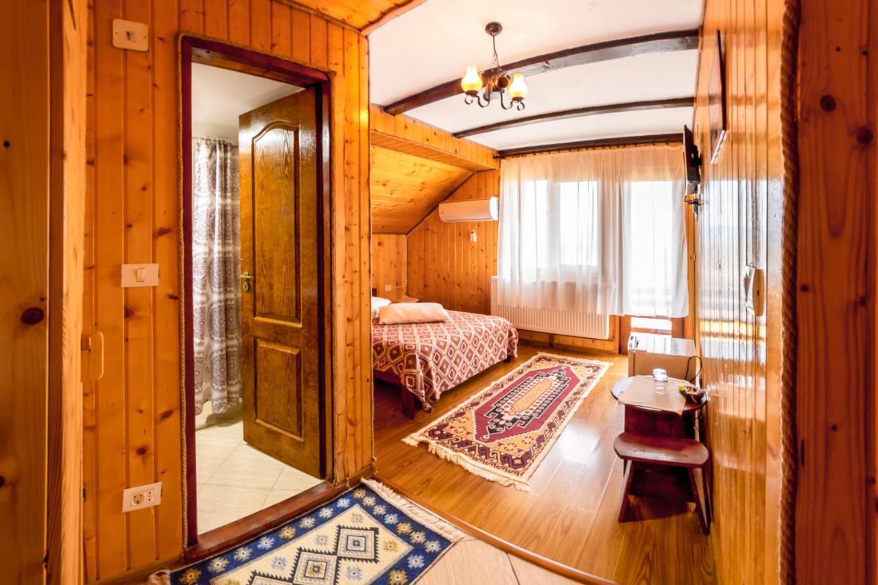 Hotel Pensiunea La Maria Poenari Esterno foto