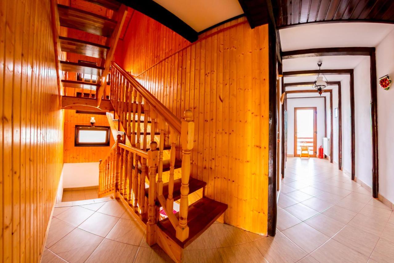 Hotel Pensiunea La Maria Poenari Esterno foto