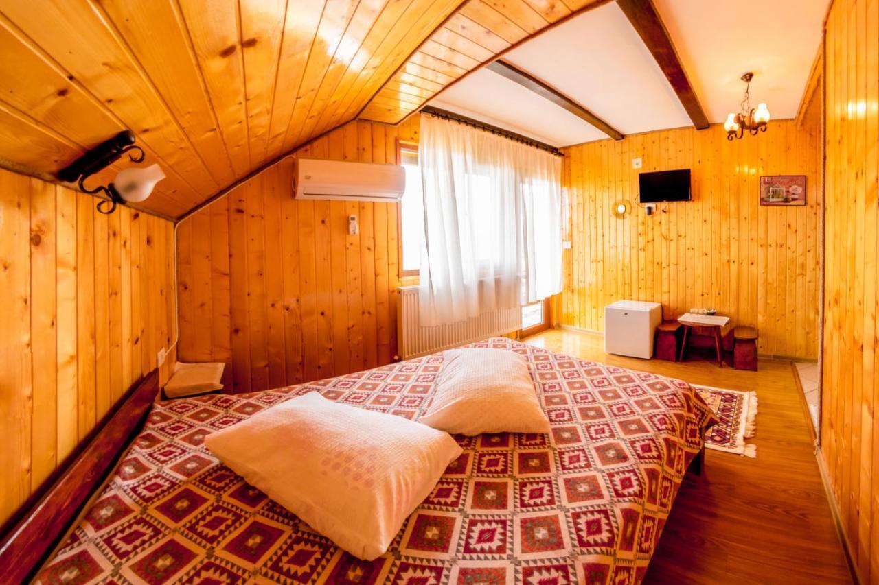 Hotel Pensiunea La Maria Poenari Esterno foto